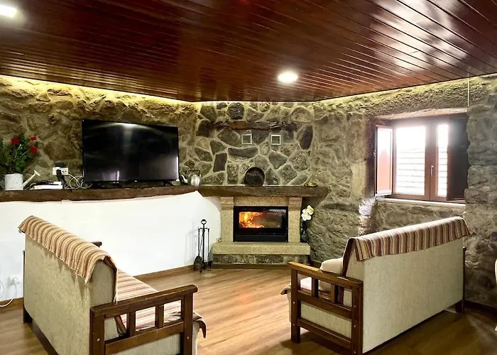 Casa Torre Do Sino * Montalegre